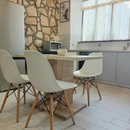 Kiwi Apartment